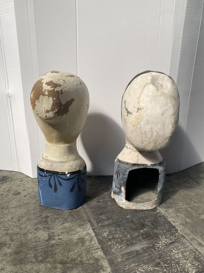 null TWO MAROTTES in polychrome boiled cardboard. 
Height: 36 cm 
Wear, accidents,...