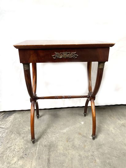 null A mahogany and mahogany veneer TABLE TRAVAILLEUSE opening with a drawer in the...