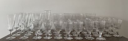 null Parties de services de verres en cristal comprenant environ 7 flutes, 13 verres...