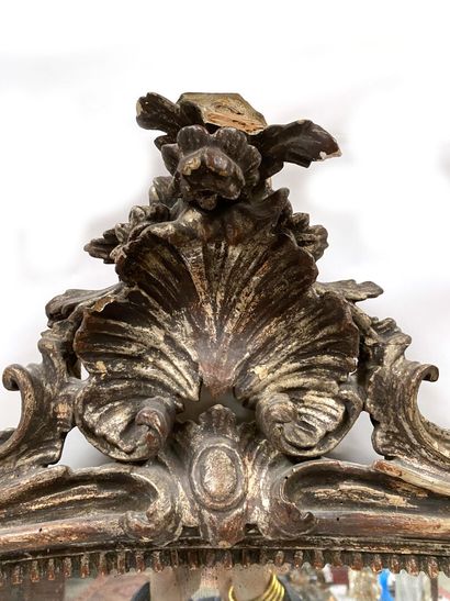 null Wood and gilded stucco MIRROR, the pediment decorated with a burst shell, the...