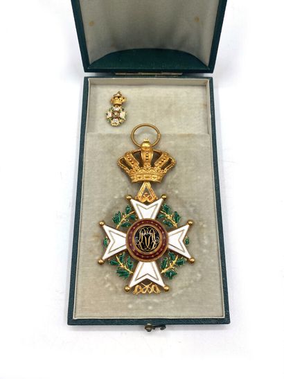 null BELGIQUE, ORDRE de LÉOPOLD. 
Croix d'officier de la division civile, croix d'or...