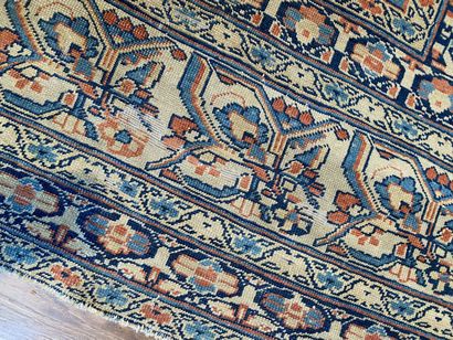 null SARROUCK, 19th century 
Carpet decorated with a flowering vase on an ivory background,...
