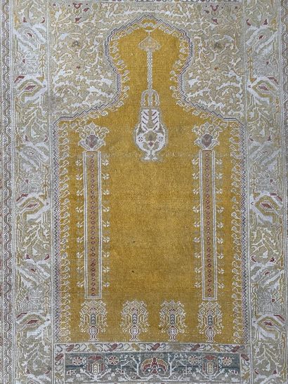 null TWO Oriental RUGS in wool and cotton. 
182 x 131 cm and 364 x 235 cm 
As is,...