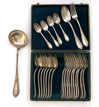 null Set of silver-plated cutlery including eight pieces of cutlery and three forks,...