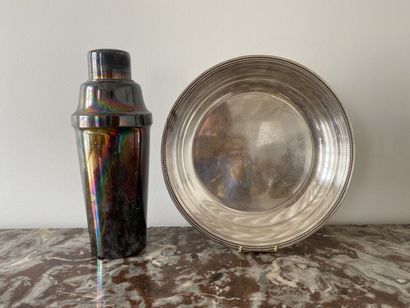 null CHRISTOFLE
Set of silver-plated metal items including a shaker (Height 28 cm),...