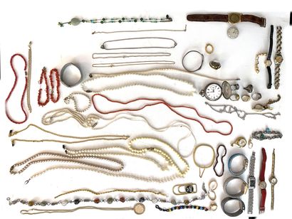 null LOT de bijoux fantaisie comprenant bagues, bracelets, colliers