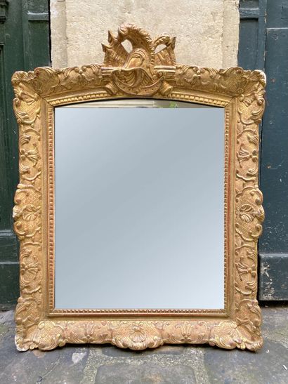 null Rectangular wood and gilded stucco pediment mirror decorated with interlacing,...