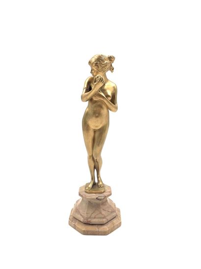 null Hans KECK (1875-1941)
Jeune femme nue à la pomme
Épreuve en bronze doré, signé...