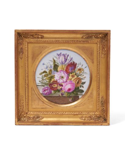 null Paris
Circular porcelain medallion with polychrome decoration of a bouquet of...
