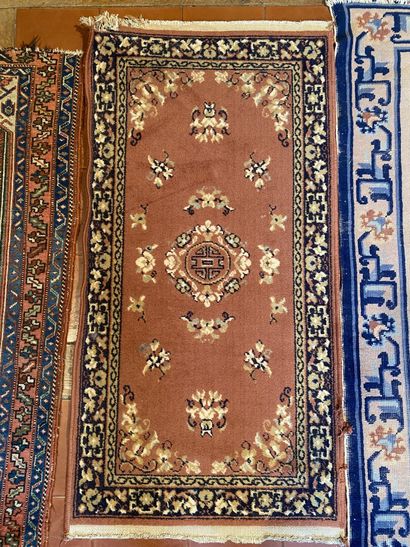 null CHINA
Three velvet carpets and two mechanical carpets. 
120 x 60 cm to 145 x...