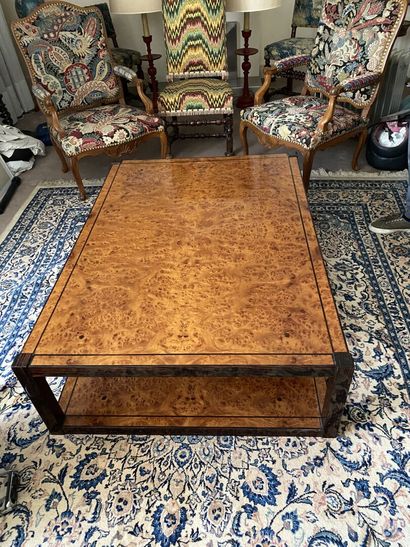 null Rectangular low table in varnished walnut burl, with a spacer top. 
Circa 1980
40...