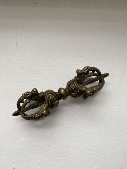 null Bronze and copper VAJRA (length: 12 cm) and carved and lacquered wooden STATUETTE...