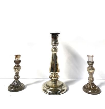 null THREE silvered eglomised glass baluster-shaped CANDLESTICKS. 
20th century 
Height:...