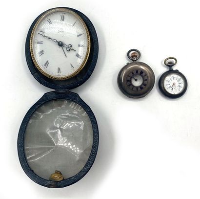 null CLOCK and two pocket watches, one in silver (gross weight: 47 g).
Accidents....