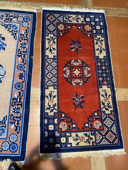 null CHINA
Three velvet carpets and two mechanical carpets. 
120 x 60 cm to 145 x...