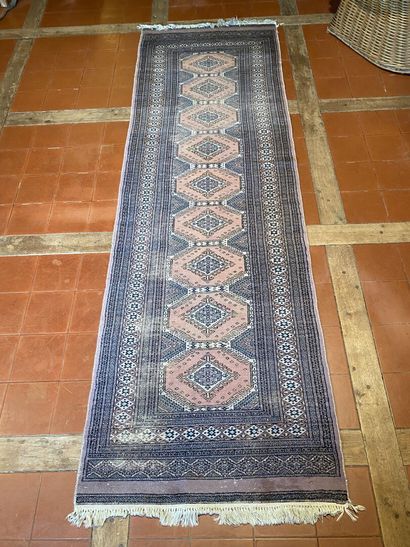 null PAKISTAN
Carpet with orange diamond pattern on a gray background. 
93 x 290cm
(very...