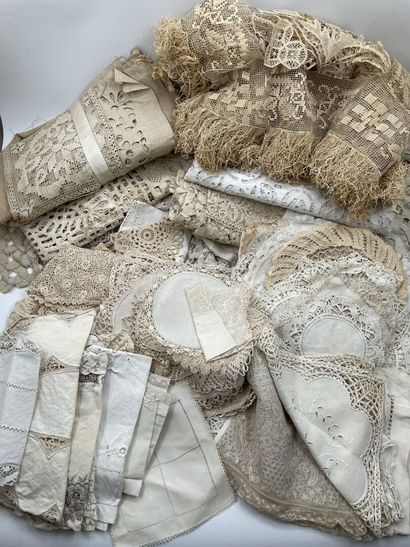 null ANCIENT HOUSE LINEN including lace doilies, napkins and tablecloths. 
As is...