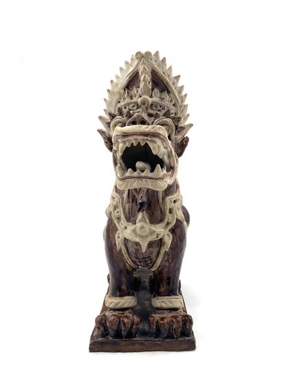 null VIETNAM
Statuette figurant un lion gardien de temple en céramique émaillée 
Haut....