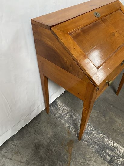 null LITTLE HANGING DESK in natural wood opening to a drawer in the waist, and a...