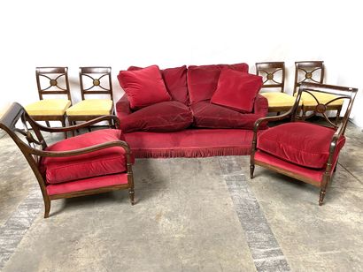 null Two-seater CANAPE entirely upholstered in red velvet and bangs. 
76 x 148 x...
