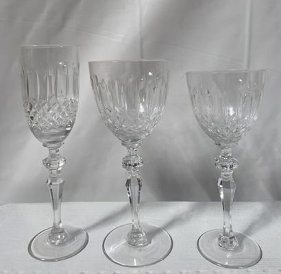null Set of footed crystal glasses with engraved geometric decoration, including...