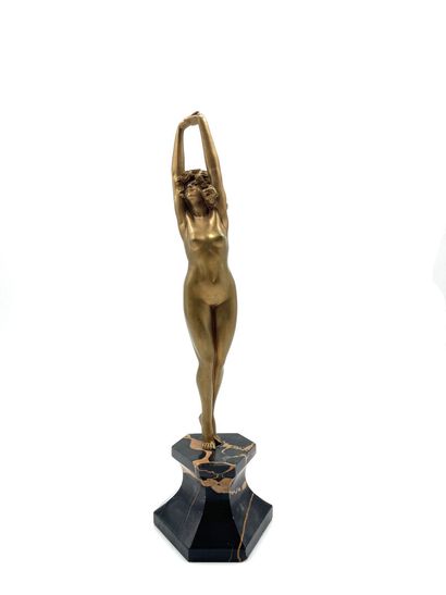 null Claire COLINET (1880-1950)
Dawn
Gilt bronze proof of a nude woman raising her...