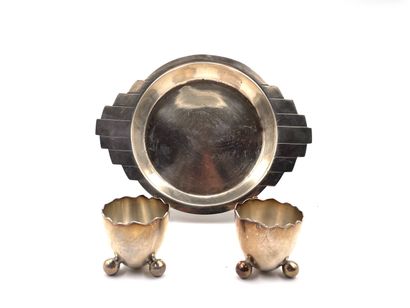 null Set including : 
- Two egg cups in 950/1000 silver in the shape of an eggshell...