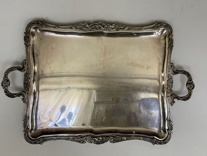 null Rectangular silver-plated PLATEAU with two handles, decorated with shells, acanthus...