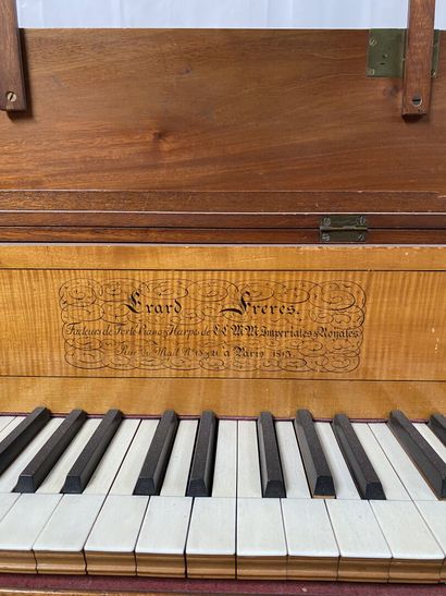 null ERARD Frères, Paris
Mahogany veneered pianoforte on four tapered legs. 
19th...