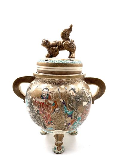 null JAPAN
Tripod porcelain perfume burner with polychrome and gold decoration of...