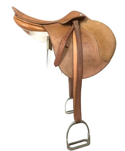null HERMES, Paris
Camel leather horse saddle. Signed on buttons, trim and stirrups....