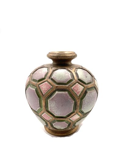 null FOUR lustrous glazed ceramic PIECES including : 
- Clément MASSIER (1844-1911)
Iridescent...