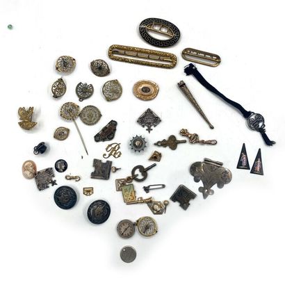 null Set of various silver- and gold-plated metal items and belt buckles. 