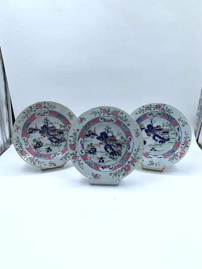 null China
Three porcelain soup plates and one dinner plate with polychrome decoration...