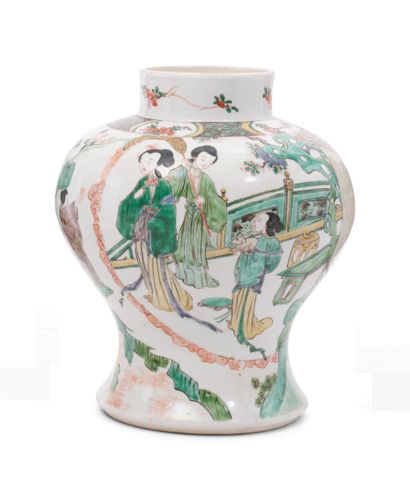 Chine 
Vase de forme balustre en porcelaine...