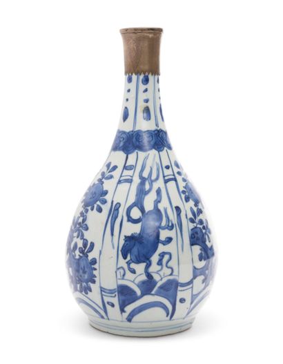 null CHINA
Kraak porcelain bottle decorated in blue underglaze with horses and flowering...