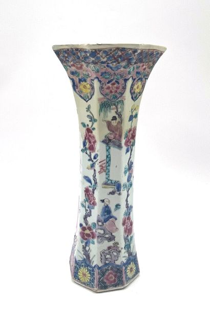 Chine
Vase de forme cornet octogonale en...