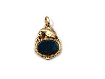 null Pendant in yellow gold 750 thousandths set with blood jasper and tinted lapis...