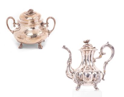 null A teapot and a sugar bowl in 950 thousandths silver.
The teapot is decorated...