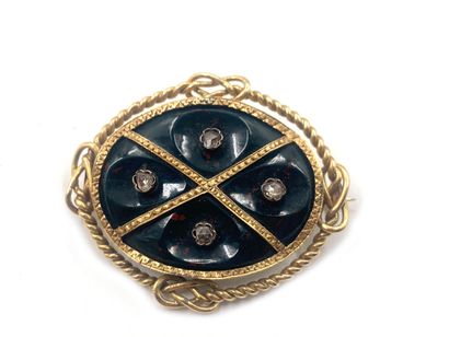 null Oval brooch, set in 750 thousandths yellow gold with flat knots and a blood...