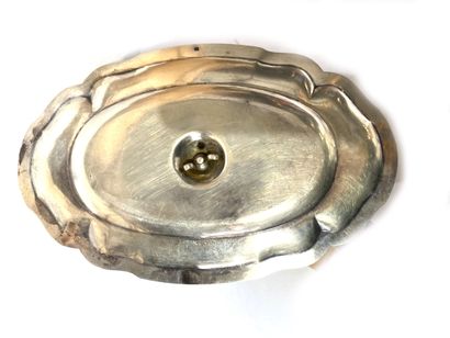 null Sauce boat in 950-milliliter silver on adherent tray, model with contours outlined...