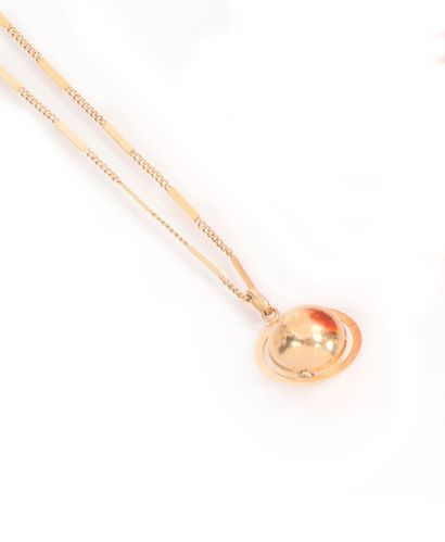 null Articulated necklace in 750 thousandths yellow gold, holding a world map as...