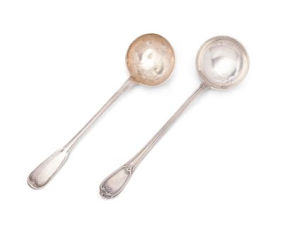 null Two silver ladles 950 thousandths filets and rocailles model monogrammed.
Goldsmith:...