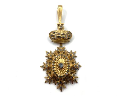 null Pendant in yellow gold 750 thousandths with a radiating design surmounted by...