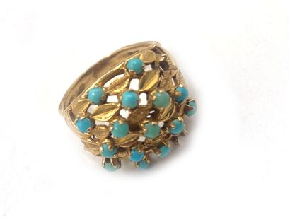 null Ring in 585 thousandths yellow gold, the center with foliate decoration partially...