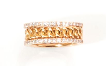 null Ribbon ring in 750 thousandths yellow gold, the openwork center decorated with...