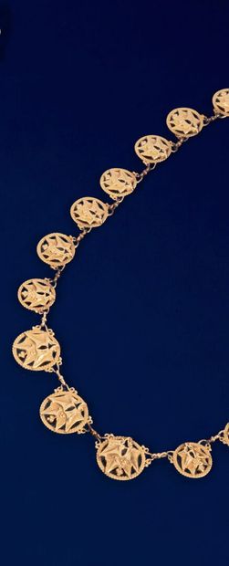 null Articulated necklace in 750 thousandths yellow gold, the round links engraved...