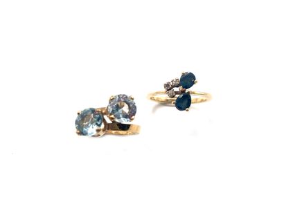 null Two rings in yellow gold 750 thousandths, one set with two sapphires and three...