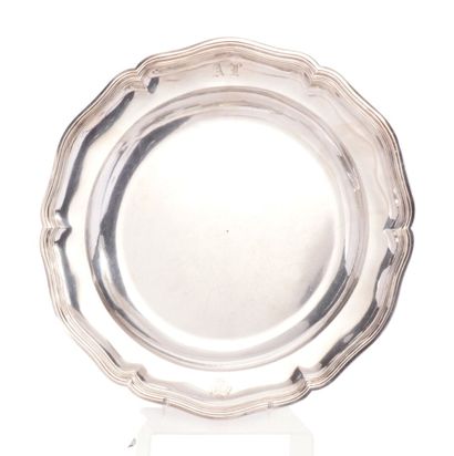 null Large round and hollow dish in plain silver, filets contours pattern, monogrammed...