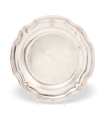 null Round dish in plain silver 950 thousandths, filets pattern, four points, the...